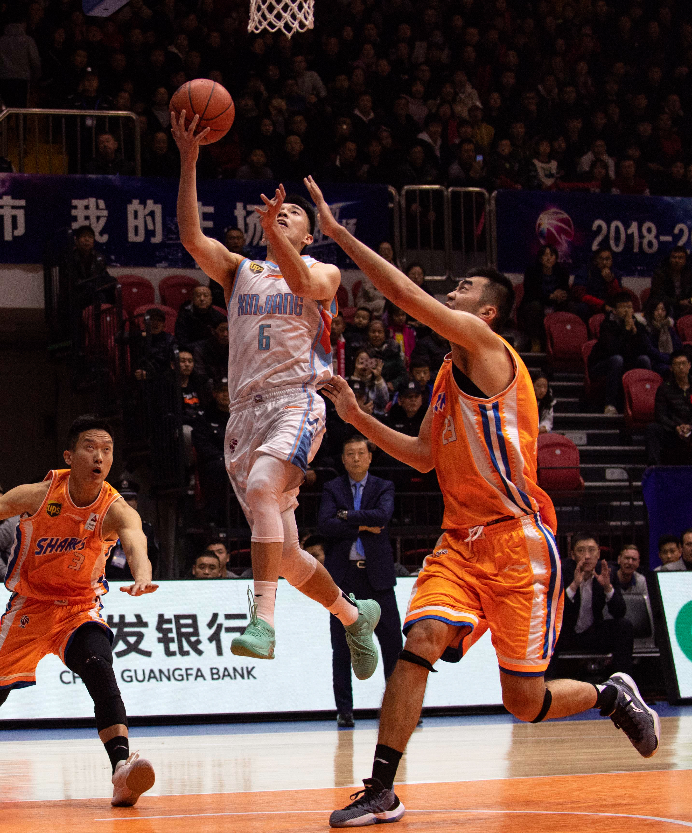 中的表现更 中的表现更